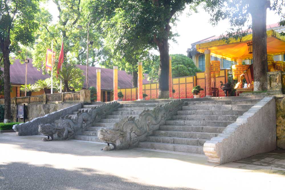 Bậc Điện Kính Thiên