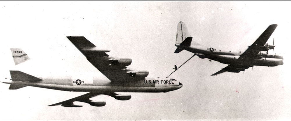 Máy bay tiếp dầu