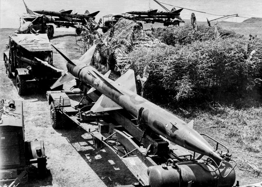 Bộ đội tên lửa chuẩn bị chiến đấu