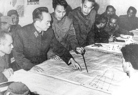 Duyệt phương án đánh máy bay B.52