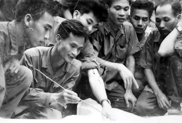 Đồng chí Phạm Trương Uy rút kinh nghiệm sau trận đánh