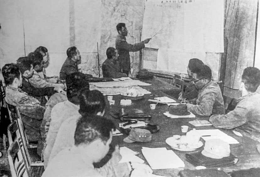 Tư Lệnh Đào Đình Luyện báo cáo kế hoạch tác chiến