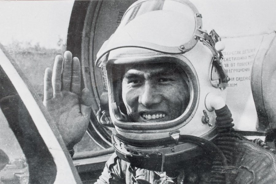 Phi công Phạm Tuân