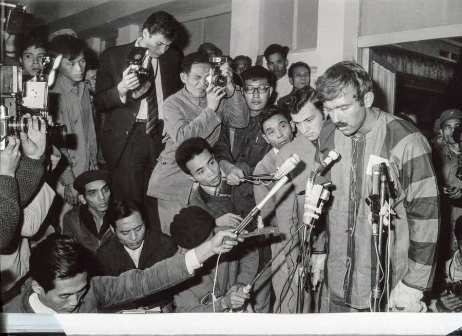 Phi công Mỹ thú tội