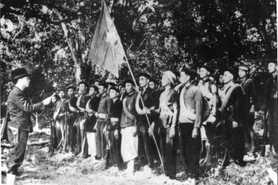 Những chiến sĩ đầu tiên